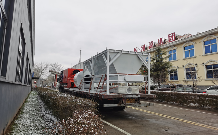 牛年木屑造粒機(jī)已裝車(chē).jpg
